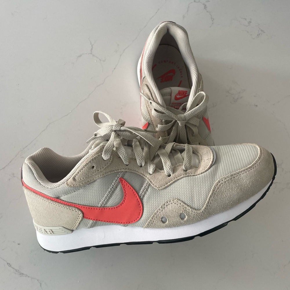 Womens Nike Venture Runner